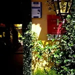 De La Tulipe Hotel