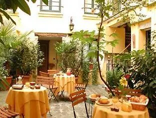 De La Tulipe מלון