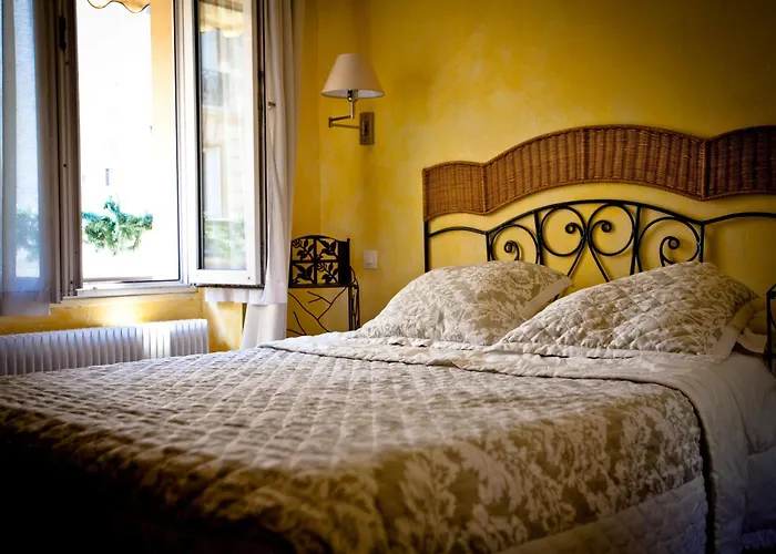 מלון De La Tulipe 3*