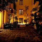 De La Tulipe Hotel