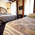 De La Tulipe Hotel